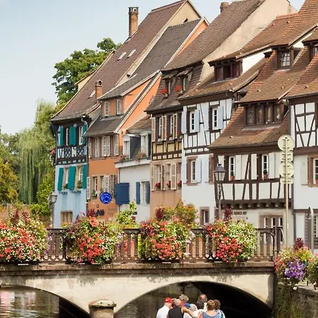 Le 19 Kleber Climatise شقة